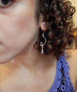 Woman wearing handmade aquamarine jewelry wire-wrapped in sterling silver